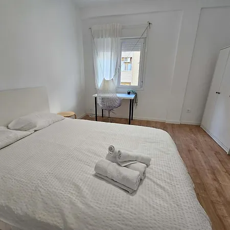 Moderno Piso Junto Al Pilar