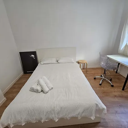 Moderno Piso Junto Al Pilar