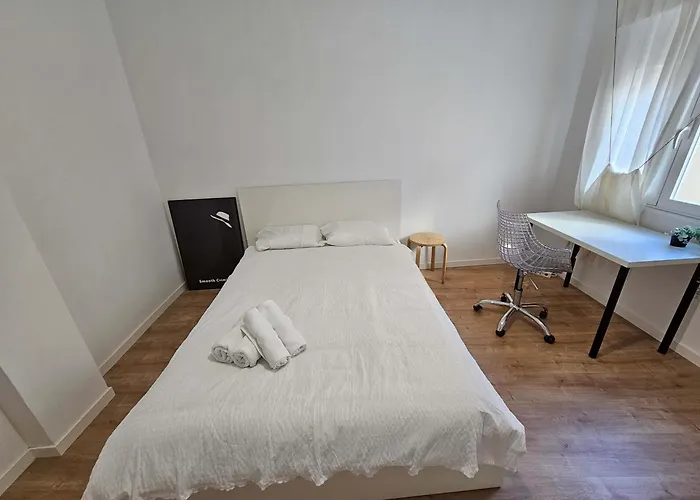 Moderno Piso Junto Al Pilar